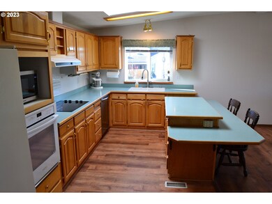 924 SW Fox Place, Troutdale, OR 97060 - photo 5