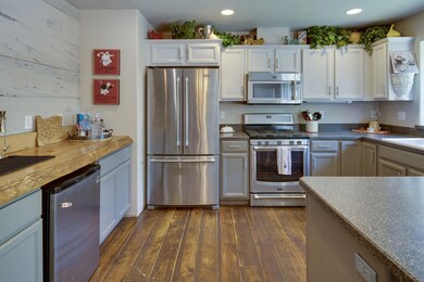 13-web-or-mls-2022 NW Oak Ave-13
