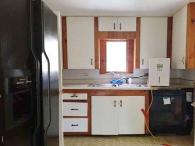 231-131742 Kitchen Rm