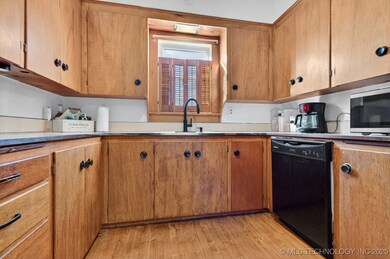 1013 S Johnstone Ave, Bartlesville, OK 74003 - photo 5