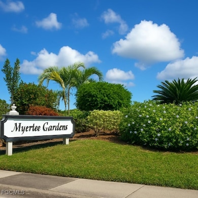 6832 Sandtrap Dr, Fort Myers, FL 33919 - photo 2
