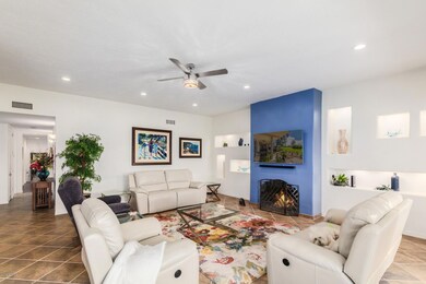 Great Room w/Lighted Niches