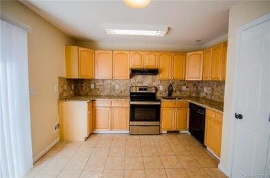 115 Woodview Dr, Statesville, NC 28625 - photo 2