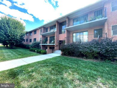 1633 Edgewood Place unit 201, Hagerstown, MD 21740 - photo 2