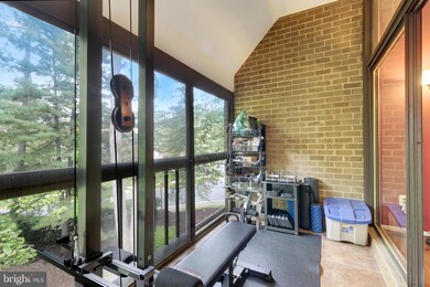 1646 Parkcrest Cir unit 300, Reston, VA 20190 - photo 5