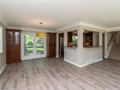 7310 Maple Dr, Urbandale, IA 50322 - photo 7