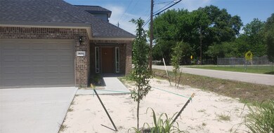 8033 Dyer St, Houston, TX 77088 - photo 4