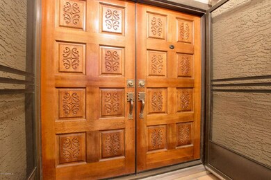 1137 N Winthrop-7