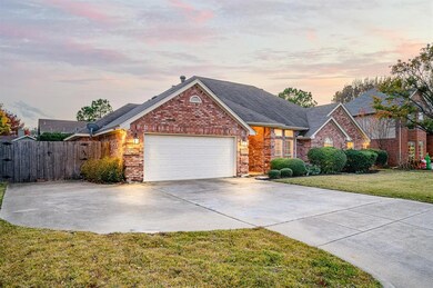 713 Crystal Ln, Hurst, TX 76054 - photo 3