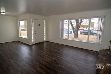 207 E Colorado Ave, Nampa, ID 83686 - photo 3