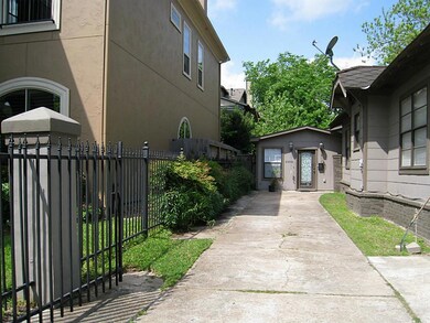 2008 Woodhead St unit A, Houston, TX 77019 - photo 2