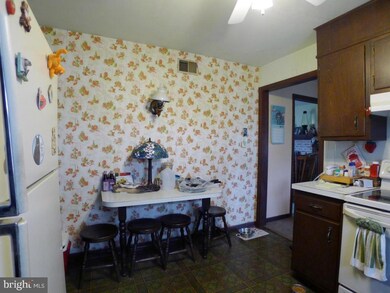 230 E Spruce St, New Holland, PA 17557 - photo 5