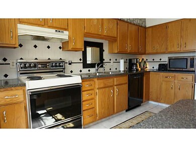 313 Chatham Cir, Warwick, RI 02886 - photo 6