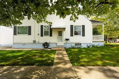 View of front of home featuring a front yard