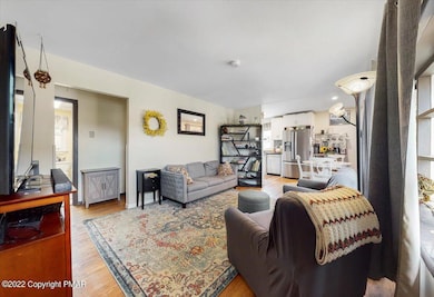 1566 Eastwood Dr, Bethlehem, PA 18018 - photo 2