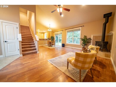 513 Juniper St, Lyons, OR 97358 - photo 4