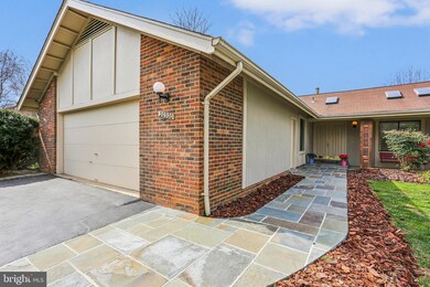 20320 Aspenwood Ln, Montgomery Village, MD 20886 - photo 2