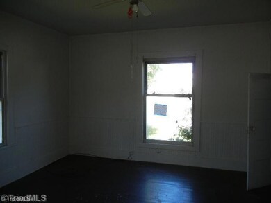 801 Barnes St, Reidsville, NC 27320 - photo 2