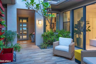 Welcome into the front Courtyard