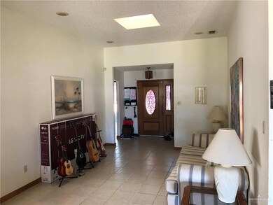 932 Katrin Dr, Alamo, TX 78516 - photo 4