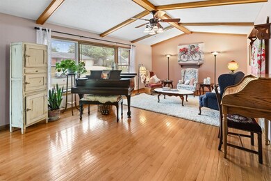 1326 E 7th St, Pella, IA 50219 - photo 2