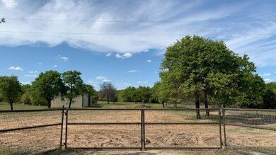 301 Sarra Ln, Poolville, TX 76487 - photo 4