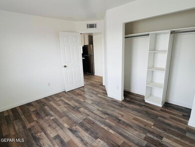 530 S Yarbrough Dr unit 2, El Paso, TX 79915 - photo 4