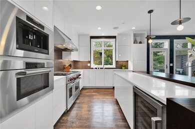 Chefs kitchen with stem/convection oven, integrate