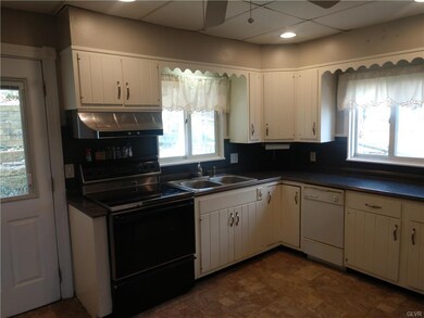 2132 N Lehigh Ave, Whitehall, PA 18052 - photo 2