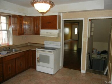 324 N 15th St, Allentown, PA 18102 - photo 6