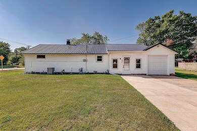 1325 Johnson St, Elkhart, IN 46514 - photo 4