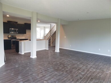 2472 Scarlet Oak Dr, Avon, IN 46123 - photo 2