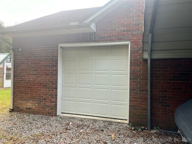 1526 S 5th St, McAlester, OK 74501 - photo 4