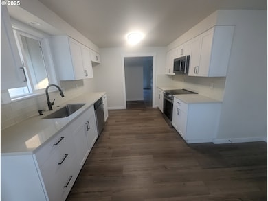 8009 SW Mapleleaf St, Portland, OR 97223 - photo 7