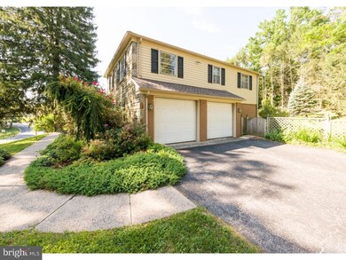 2730 N Kent Rd, Broomall, PA 19008 - photo 2