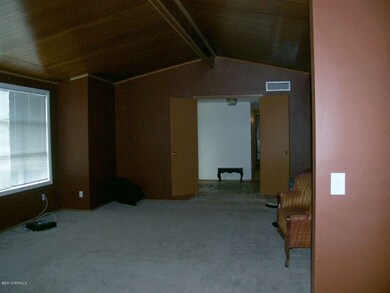 Pics of 845 E 7th St 003