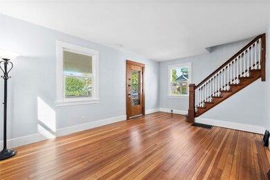 915 8th St SW, Cedar Rapids, IA 52404 - photo 3