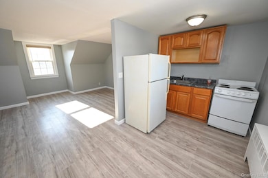 1174 Russell St unit Second Floor, Franklin Square, NY 11010 - photo 6