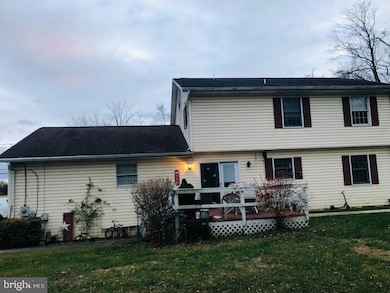 17 Chenoweth Dr, Bunker Hill, WV 25413 - photo 4