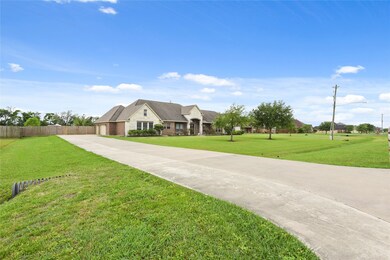 Long driveway, plenty of parking
