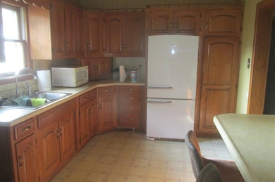 966 Judy Ave, Bridgeport, IL 62417 - photo 5