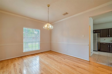 Spacious Dining room