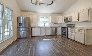 804 S Ridge Rd, Burlington, NC 27217 - photo 3