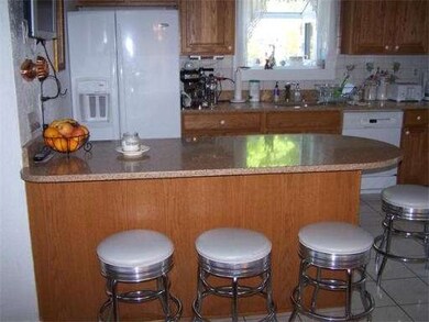 17 Walker Rd, Peabody, MA 01960 - photo 4