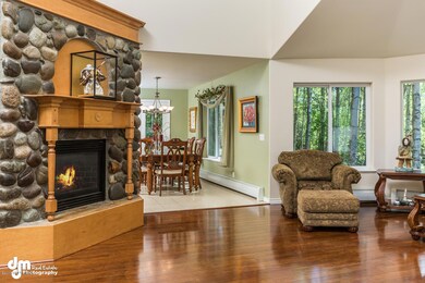 Living/Dining Area