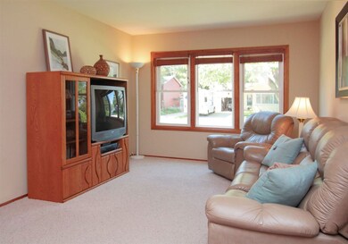 3610 Knoll Ridge Dr, Cedar Falls, IA 50613 - photo 3