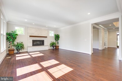 307 Cabin Rd SE, Vienna, VA 22180 - photo 5