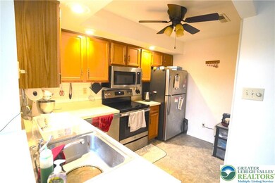 2703 Rolling Green Dr unit 703, MacUngie, PA 18062 - photo 5