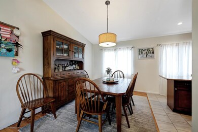 06-Dining Room