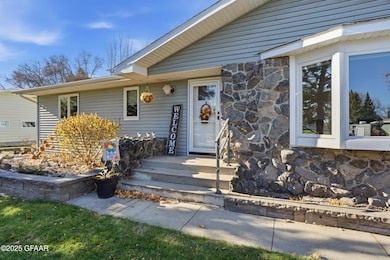 1012 10th Ave SE, East Grand Forks, MN 56721 - photo 2